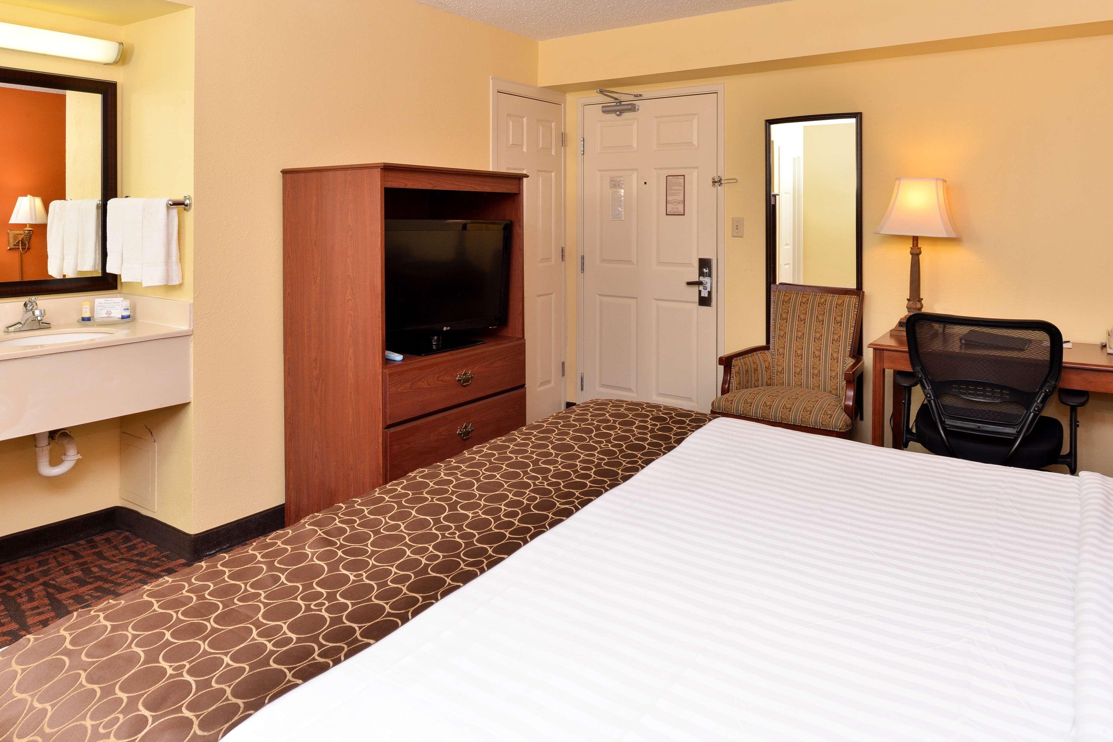 Best Western Louisville East Inn & Suites Ngoại thất bức ảnh