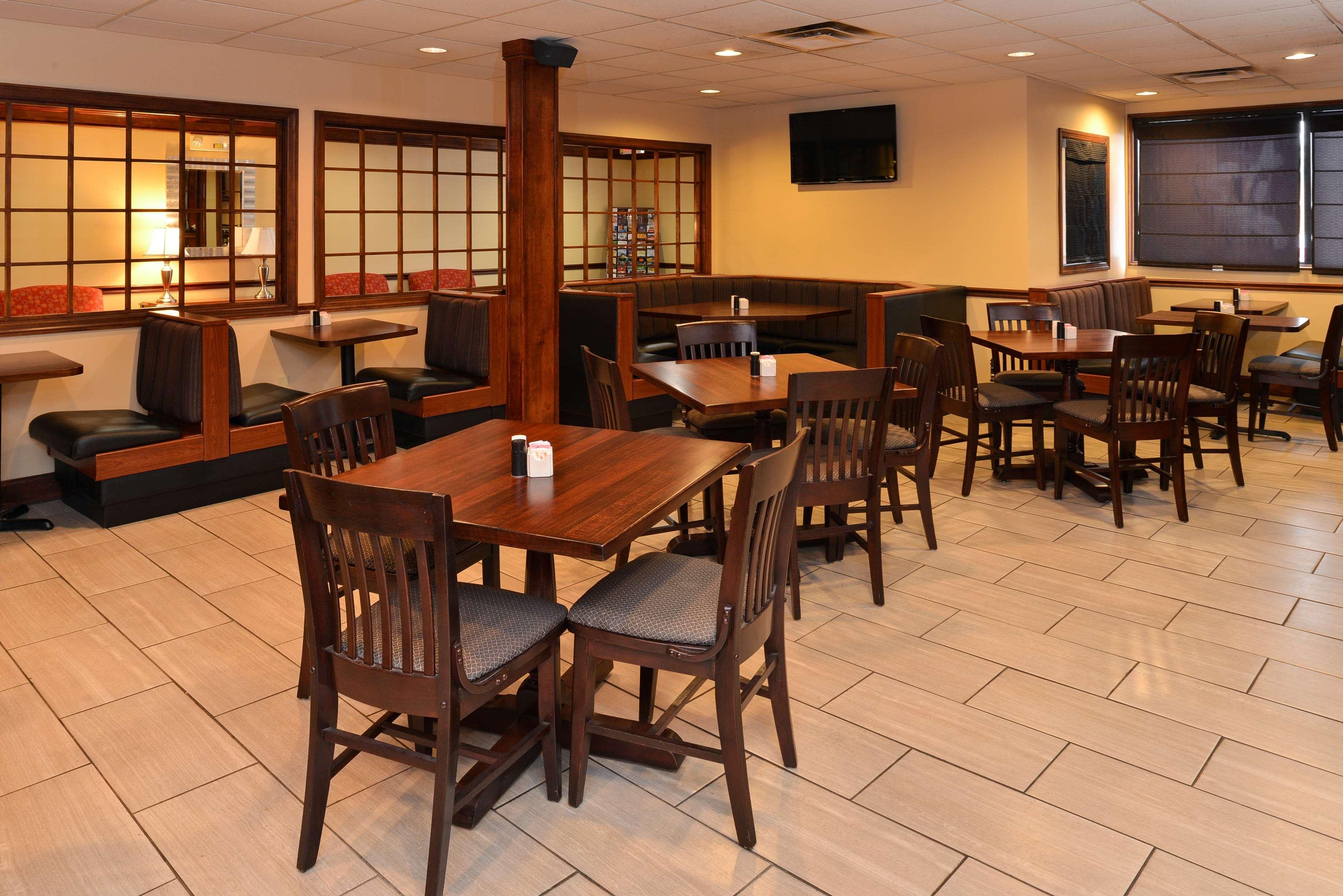 Best Western Louisville East Inn & Suites Ngoại thất bức ảnh
