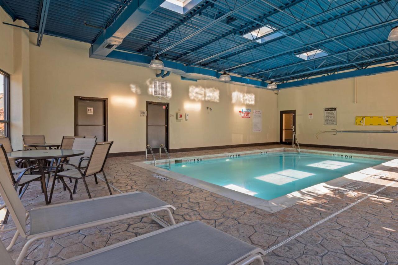 Best Western Louisville East Inn & Suites Ngoại thất bức ảnh