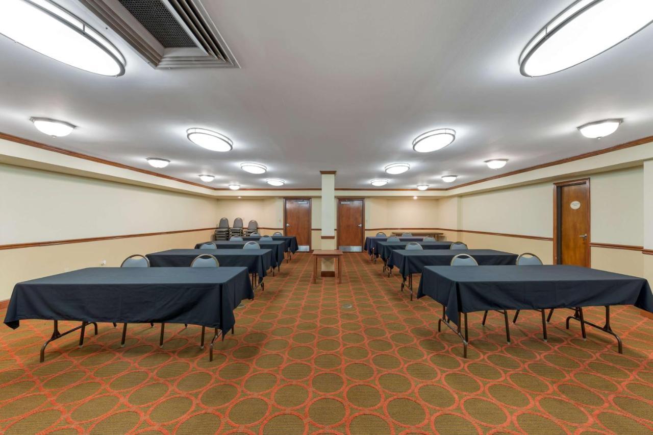 Best Western Louisville East Inn & Suites Ngoại thất bức ảnh