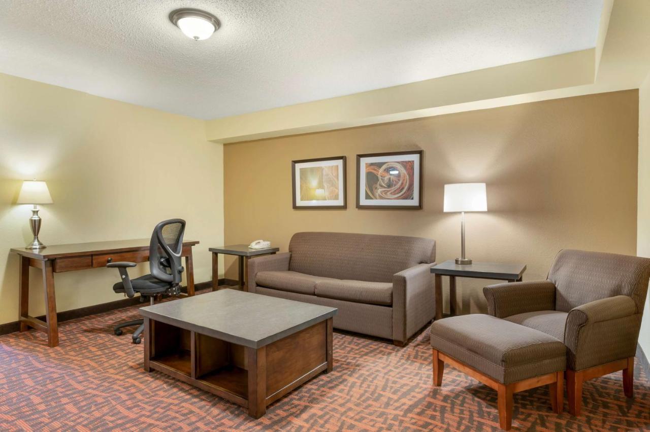 Best Western Louisville East Inn & Suites Ngoại thất bức ảnh