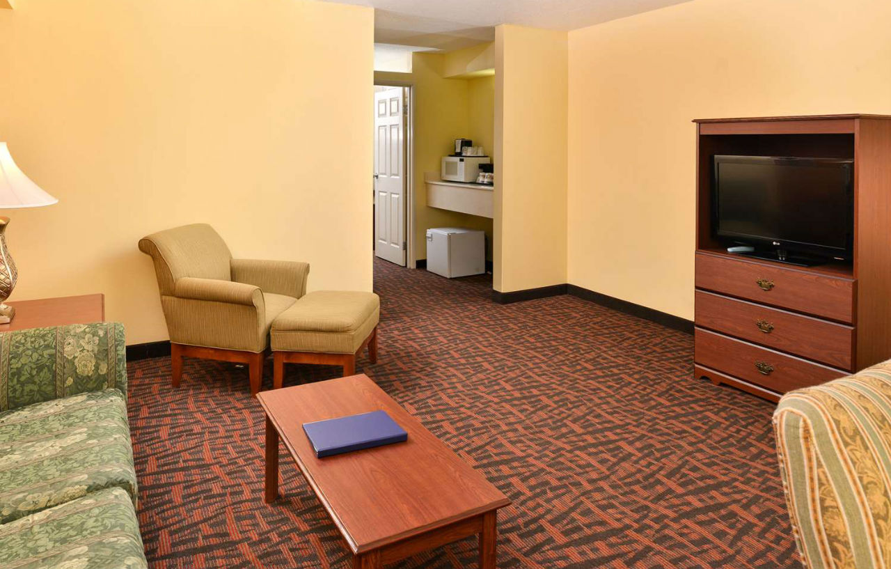 Best Western Louisville East Inn & Suites Ngoại thất bức ảnh