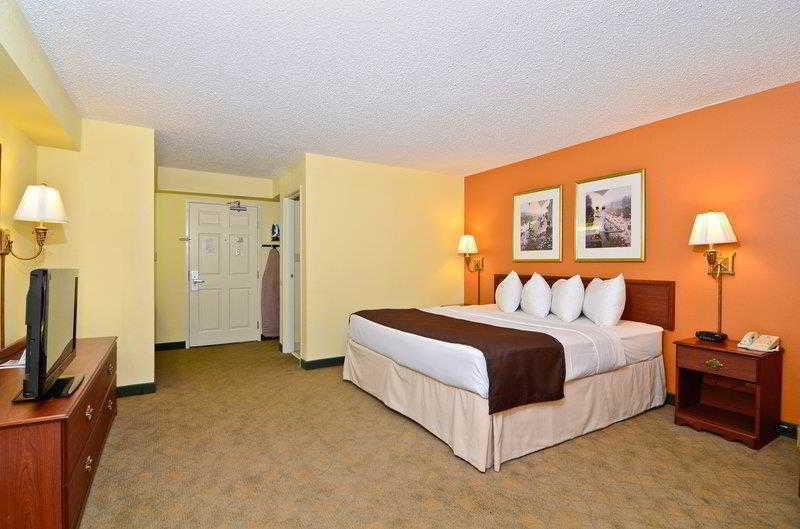 Best Western Louisville East Inn & Suites Ngoại thất bức ảnh