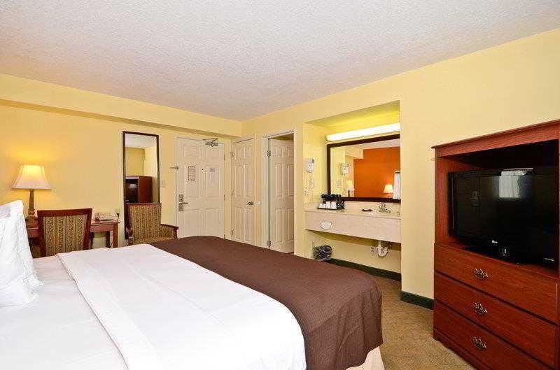 Best Western Louisville East Inn & Suites Ngoại thất bức ảnh